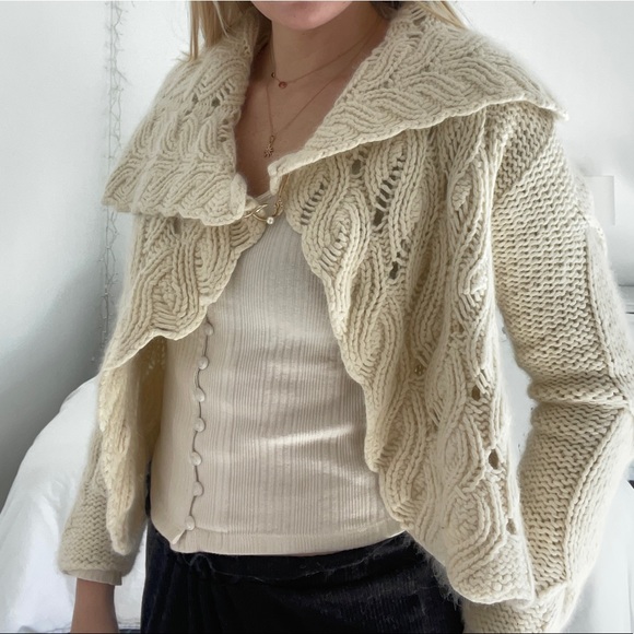 Anthropology sweater. Extremely cozy and soft! Such great quality. Worn twice. - Picture 3 of 7